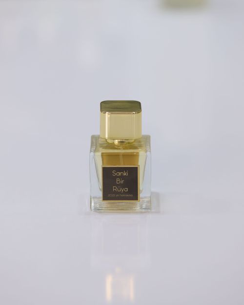Sanki bir rüya (Bengikâr Lüks Parfüm) / It’s like a dream (Bengikar Luks Parfum)